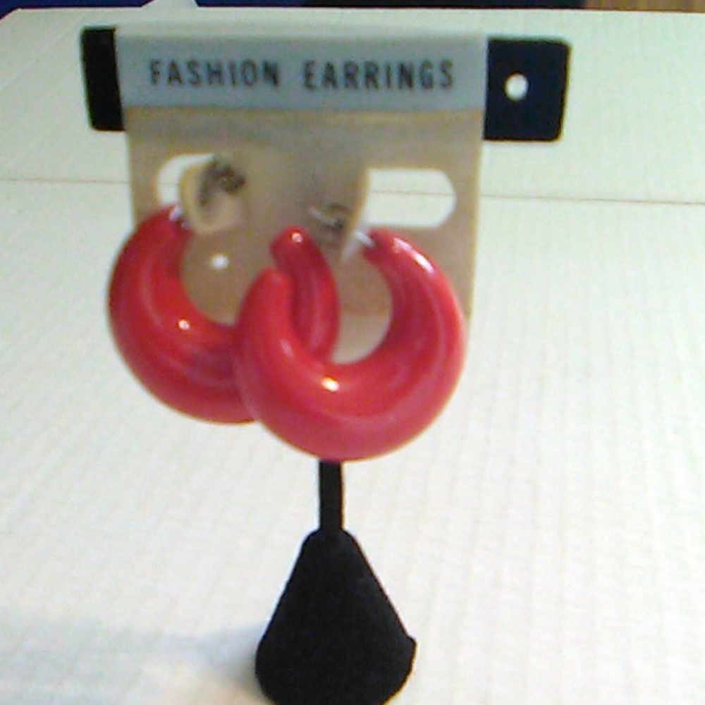 New Red hoop earrings - Picture 4 of 4